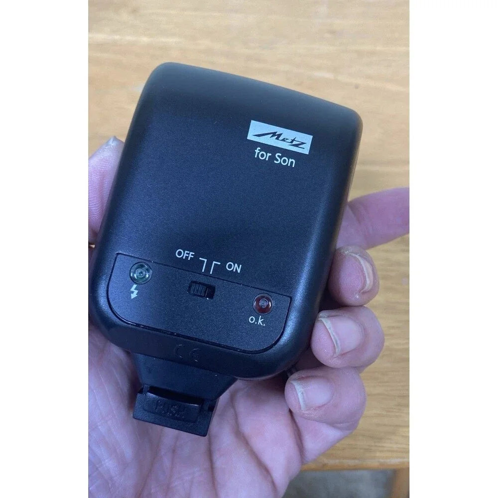 Metz Mecablitz 24 AF-1 Digital Shoe Mount Flash for Digital Sony ADI Camera